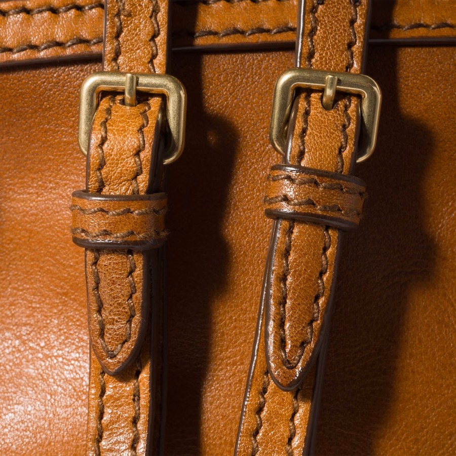 Caprice leather clutch